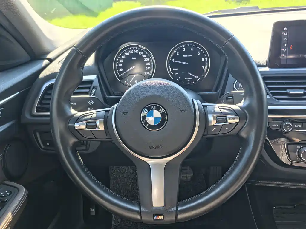 BMW 1 Series 2020 — фото 16