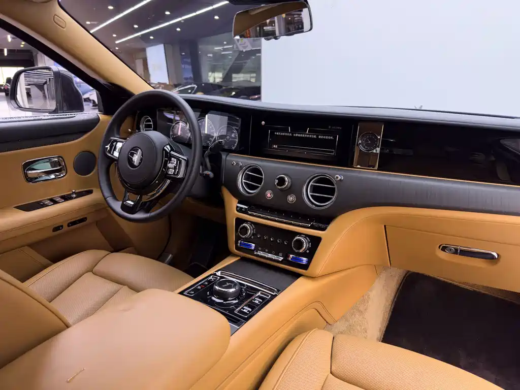 Rolls-Royce Ghost 2021 — фото 16