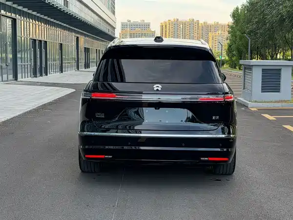 NIO ES8 2025