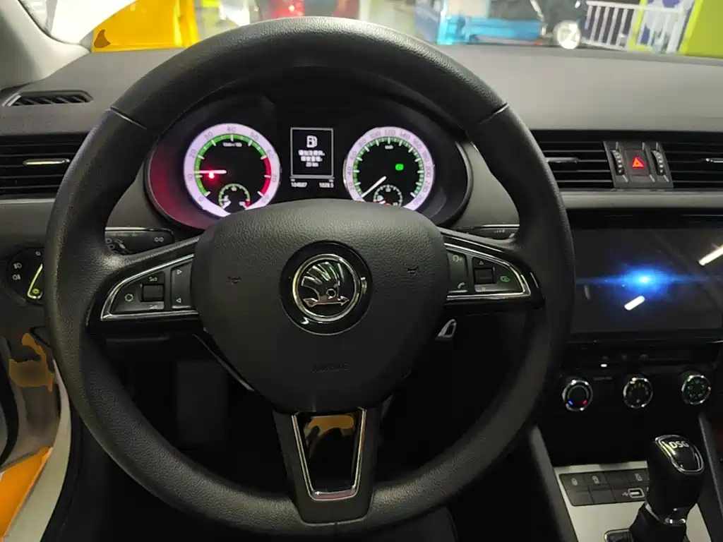 Skoda Octavia 2019 — фото 11
