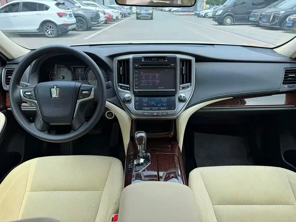 Toyota Crown 2018 — фото 5