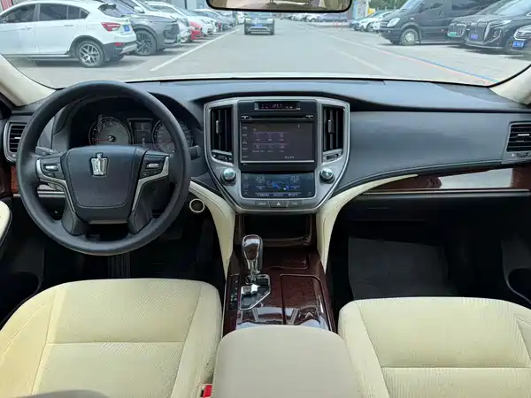 Toyota Crown 2018