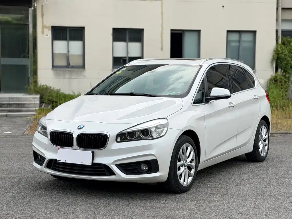 BMW 2 Series Station Wagon 2017 — фото 1