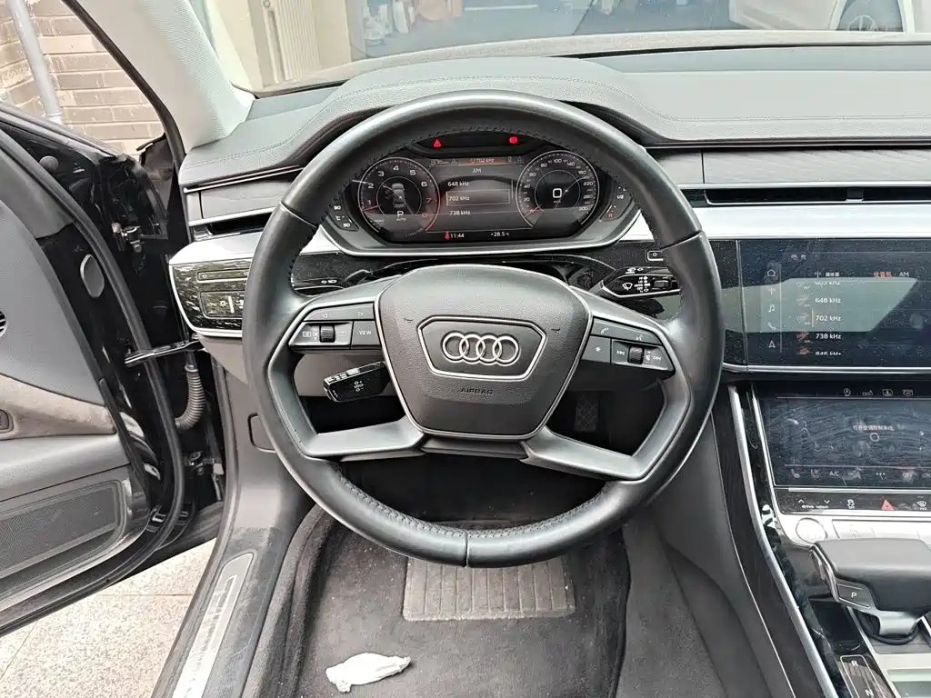 Audi A8 2020 — фото 6