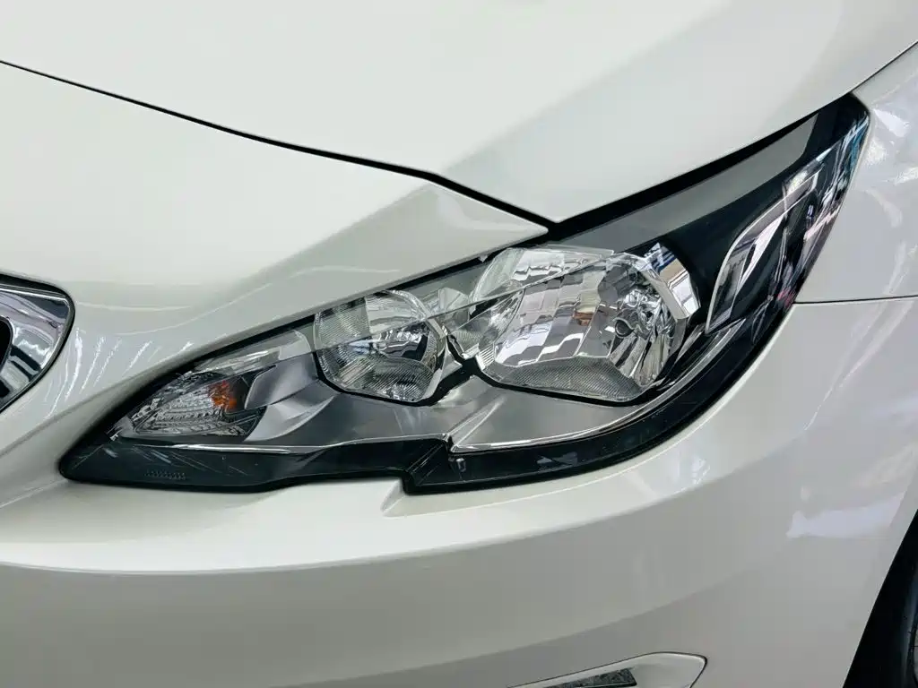 Peugeot 408 2017 — фото 11