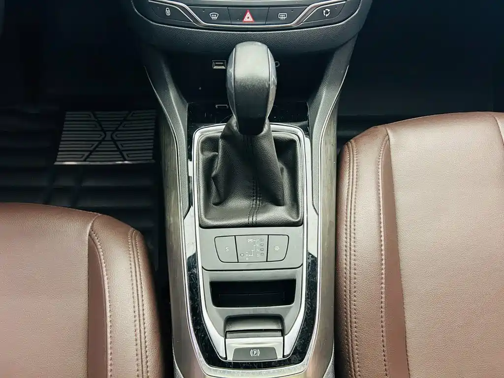 Peugeot 408 2017 — фото 16