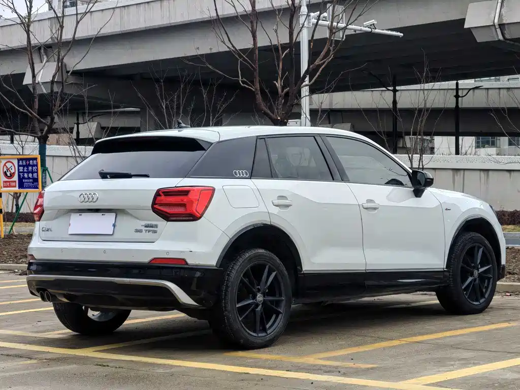 Audi Q2L 2019 — фото 6