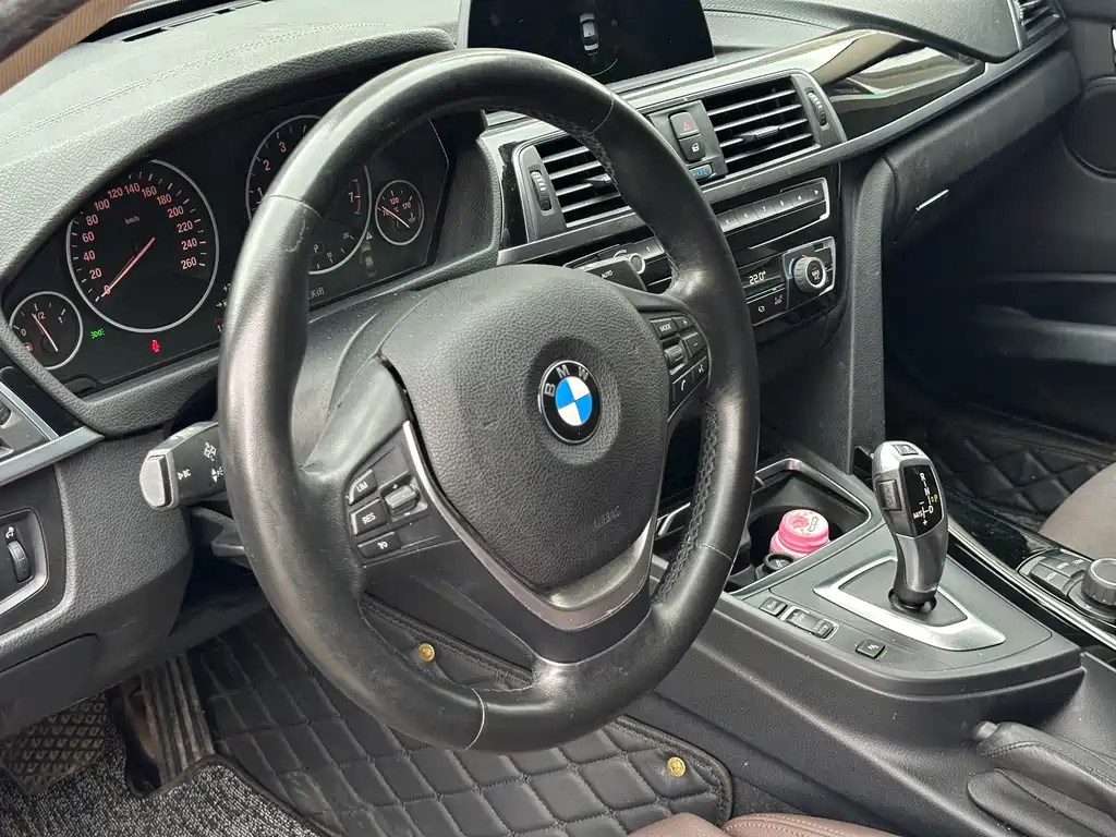 BMW 3 Series 2018 — фото 10