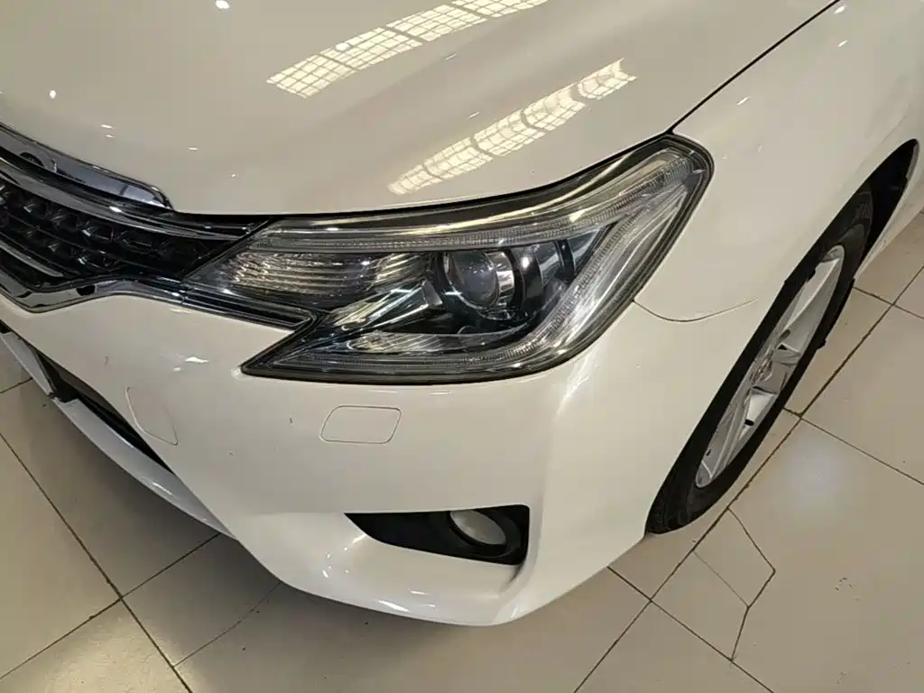 Toyota Reiz 2014 — фото 24