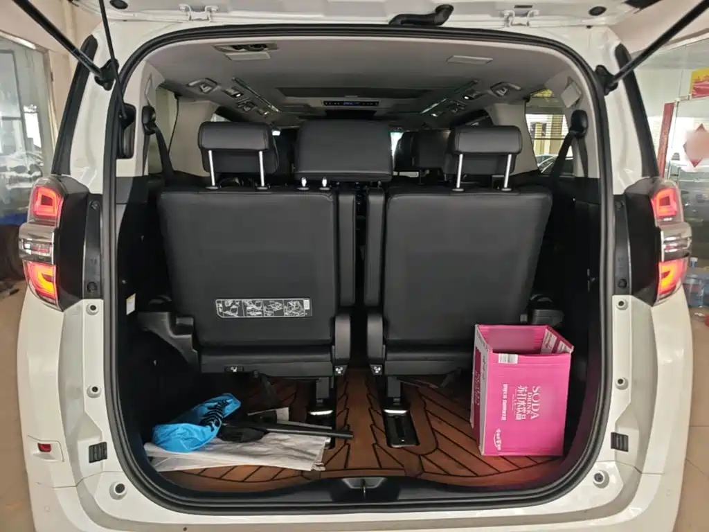 Toyota Vellfire 2022 — фото 19