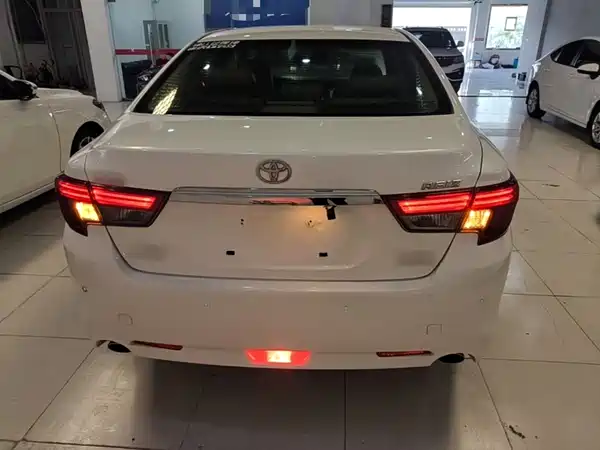 Toyota Reiz 2014
