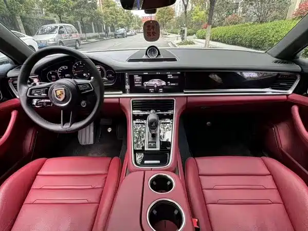 Porsche Panamera 2021