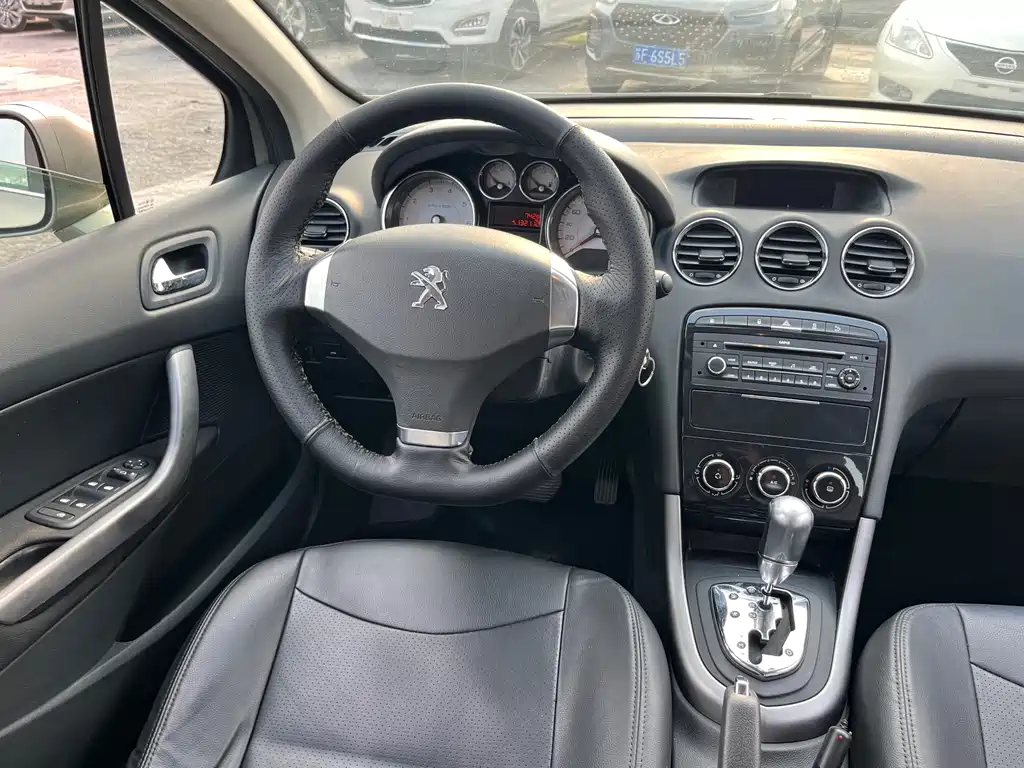 Peugeot 408 2014 — фото 11