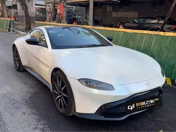 Aston Martin V8 Vantage 2020