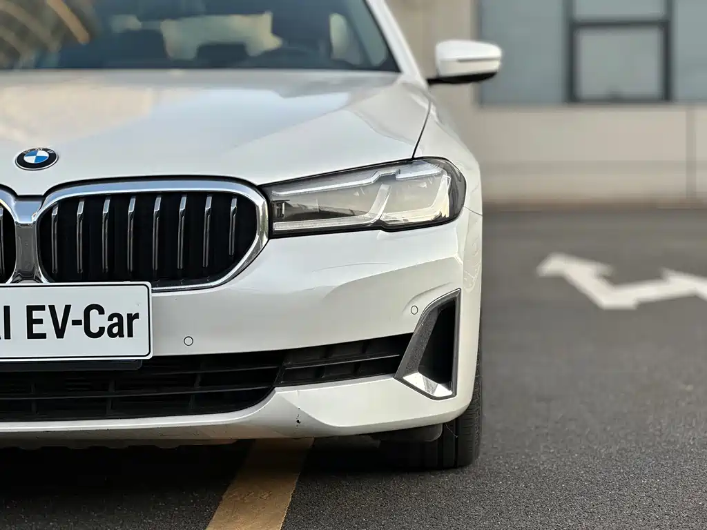 BMW 5 Series 2020 — фото 14