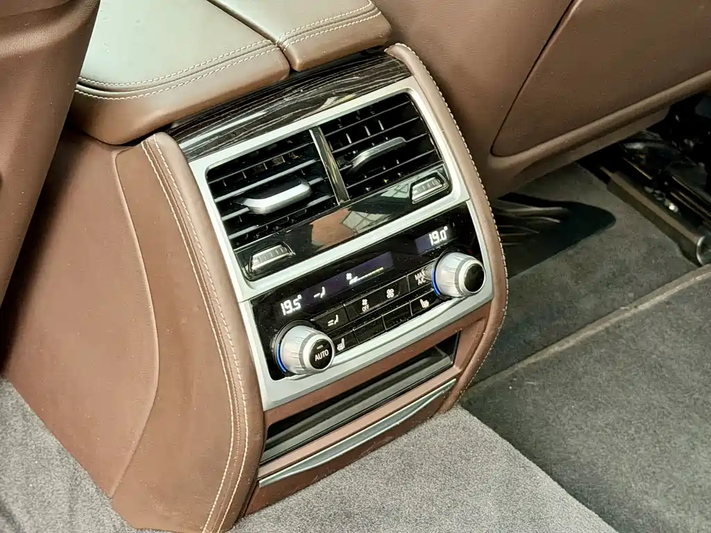 BMW 7 Series 2020 — фото 16