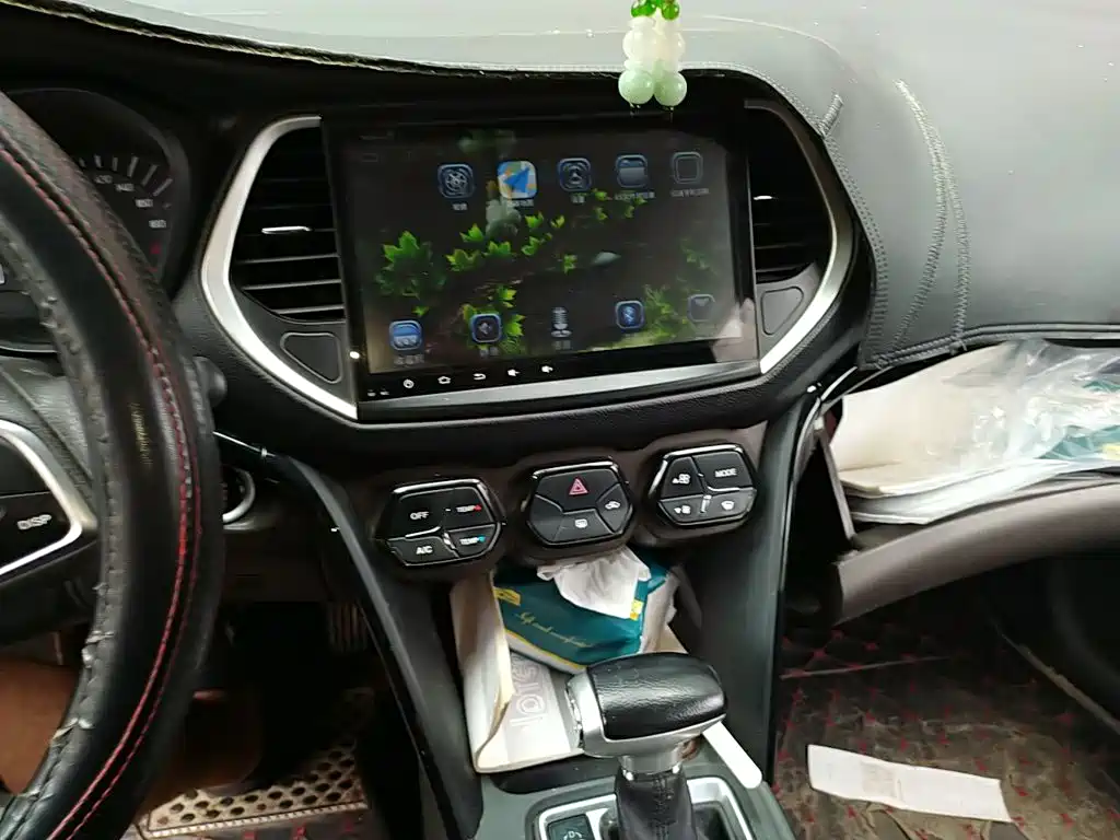 GAC Trumpchi GS4 2017 — фото 10