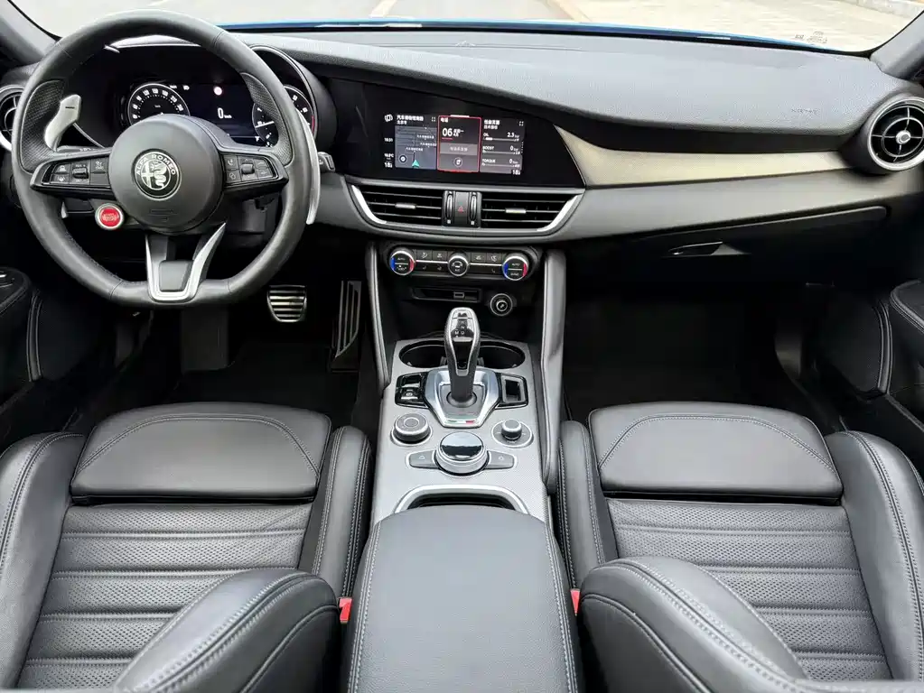 Alfa Romeo Giulia 2025 — фото 5
