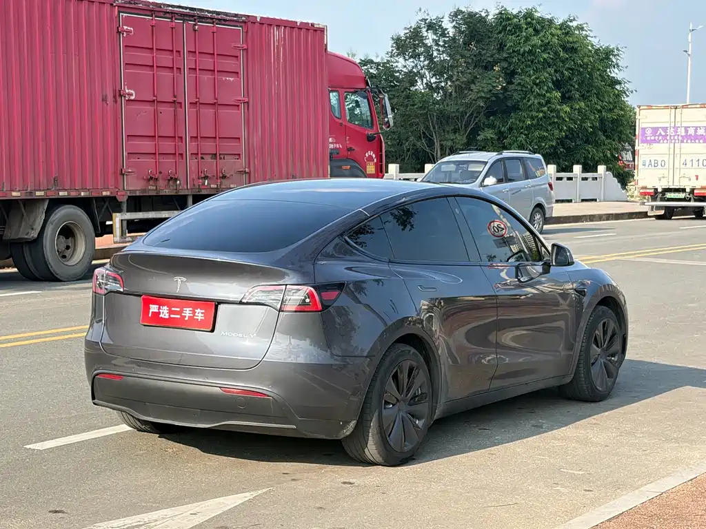 Tesla Model Y 2023 — фото 9