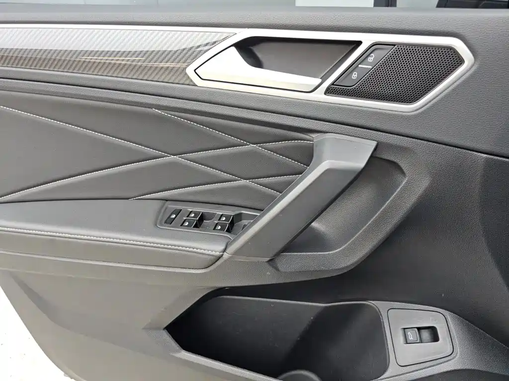 Volkswagen Tiguan L 2024 — фото 10