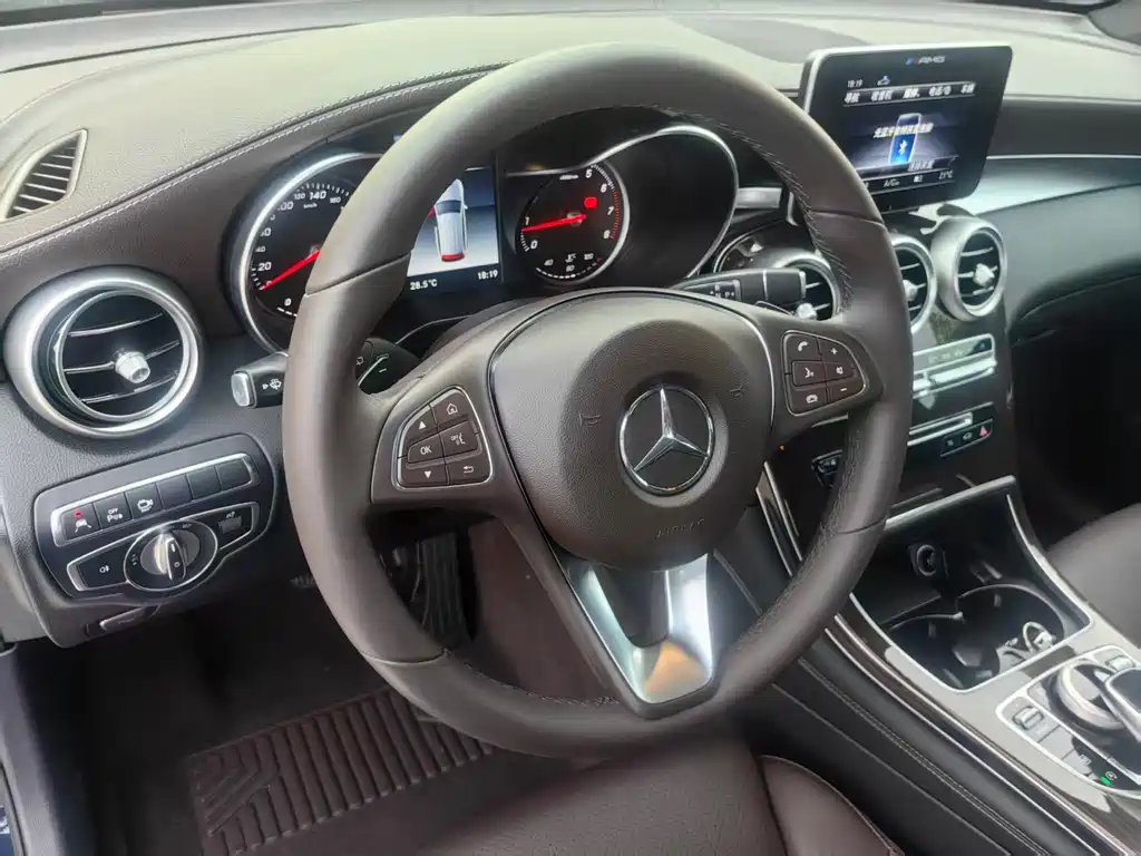 Mercedes-Benz GLC 2018 — фото 18