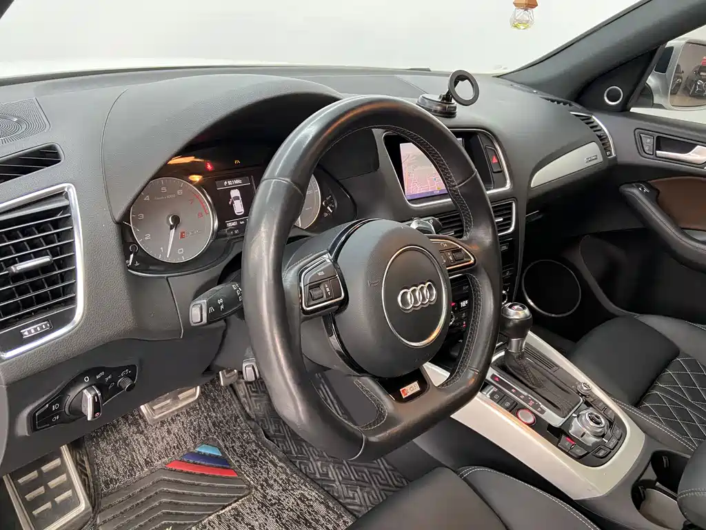 Audi SQ5 2014 — фото 10