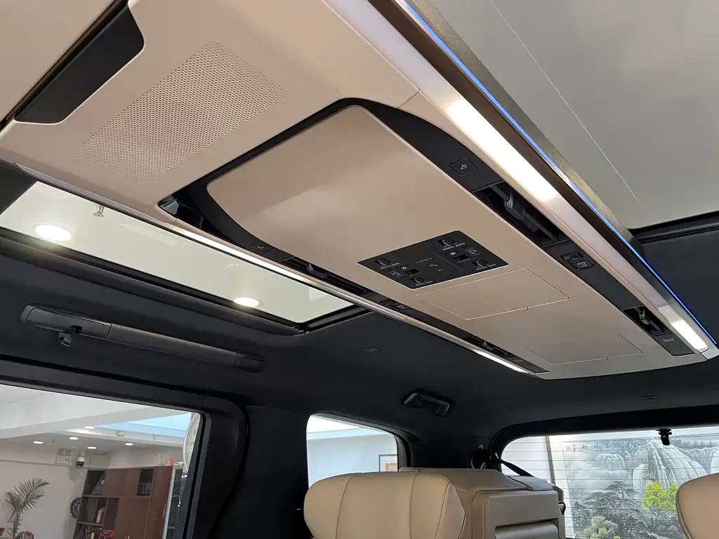 Toyota Vellfire 2024 — фото 18