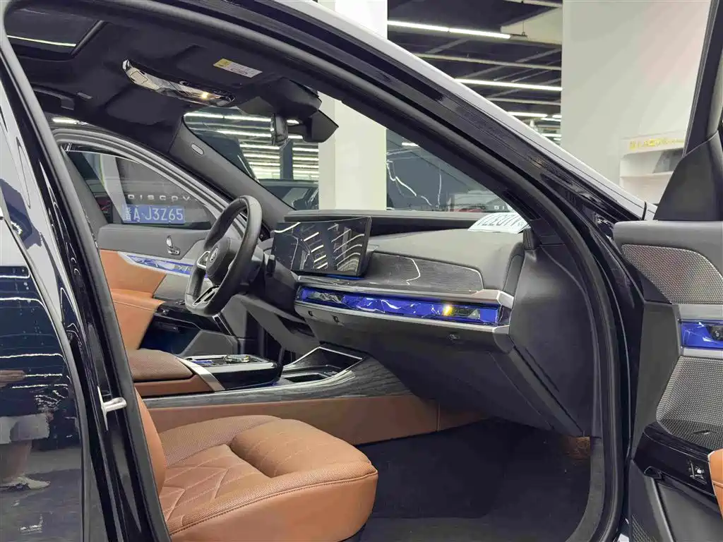 BMW i7 2023 — фото 10