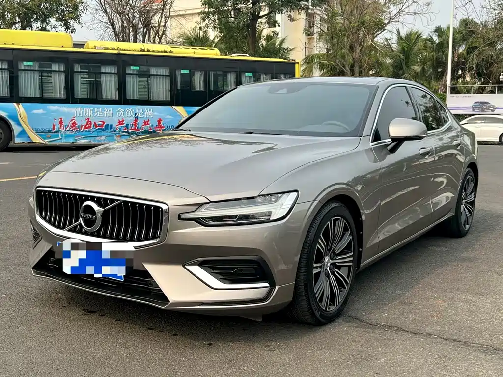 Volvo S60 2020 — фото 1