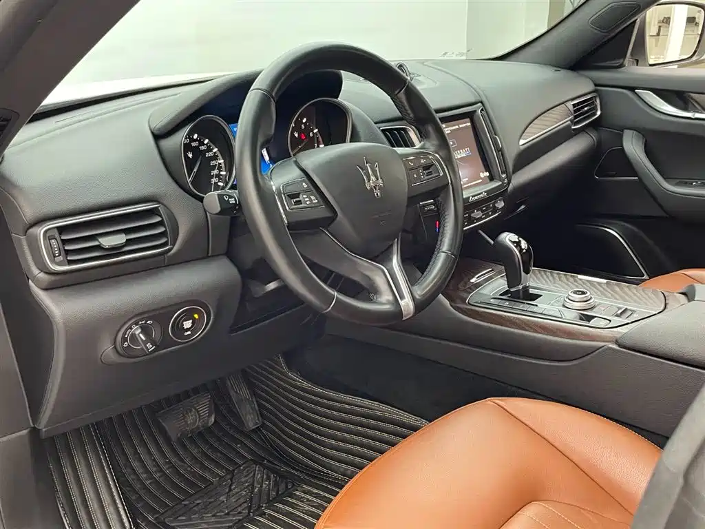 Maserati Levante 2018 — фото 15