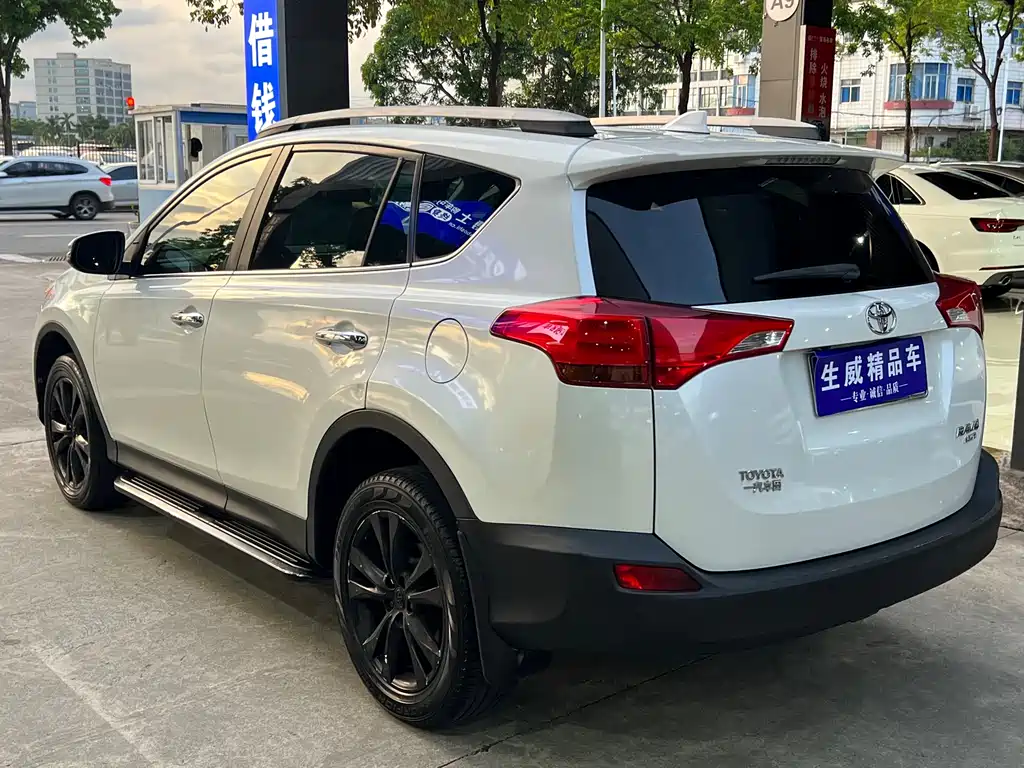 Toyota RAV4 2015