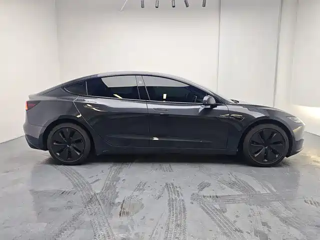 Tesla Model 3 2025 — фото 7