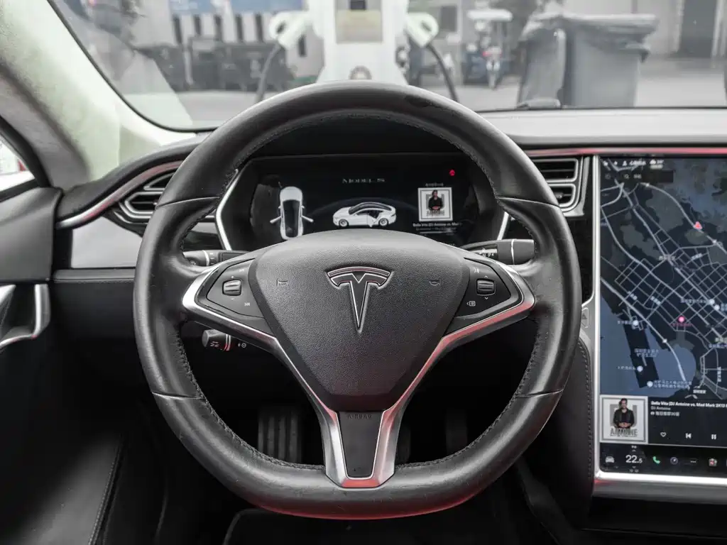 Tesla Model S 2017 — фото 9