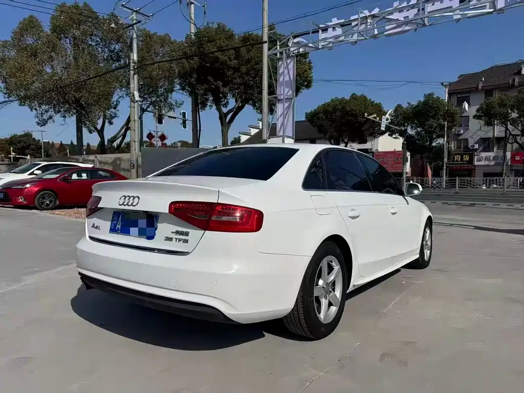 Audi A4L 2015