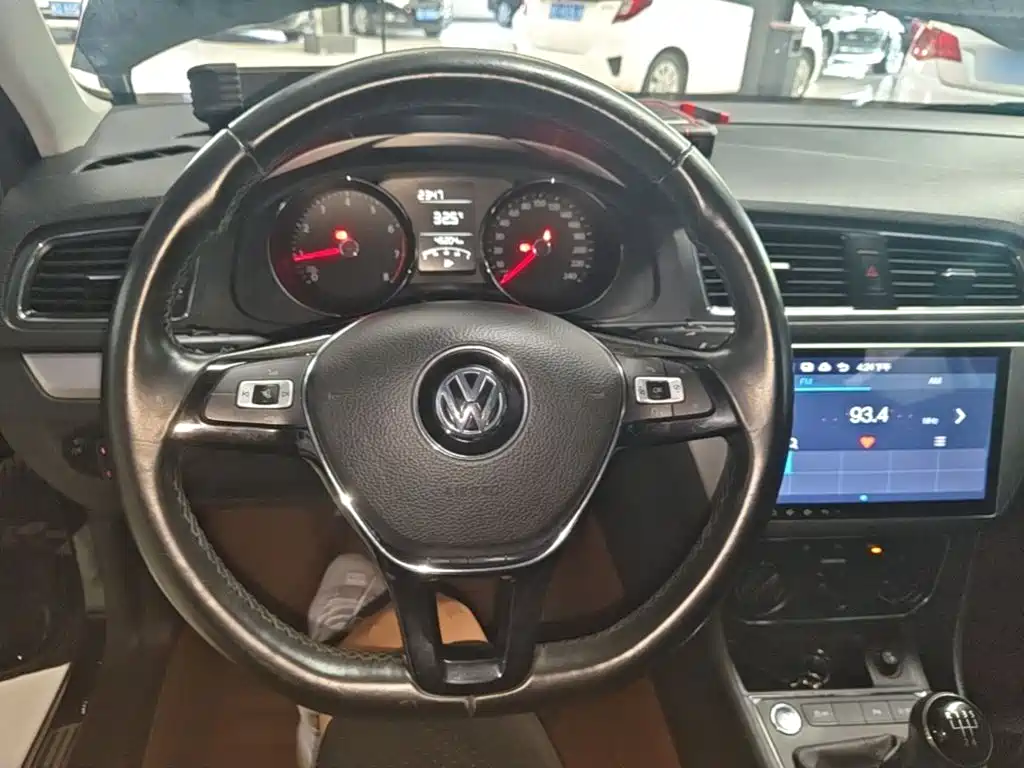 Volkswagen Lavida 2017 — фото 11