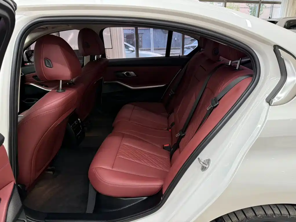 BMW 3 Series 2023 — фото 18