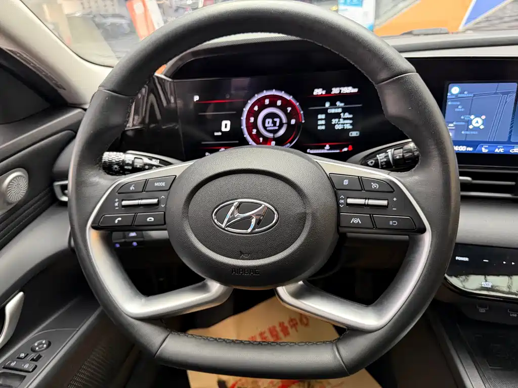 Hyundai Elantra 2022 — фото 16