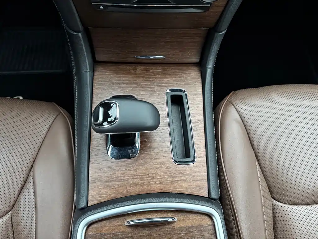 Chrysler 300C 2016 — фото 17