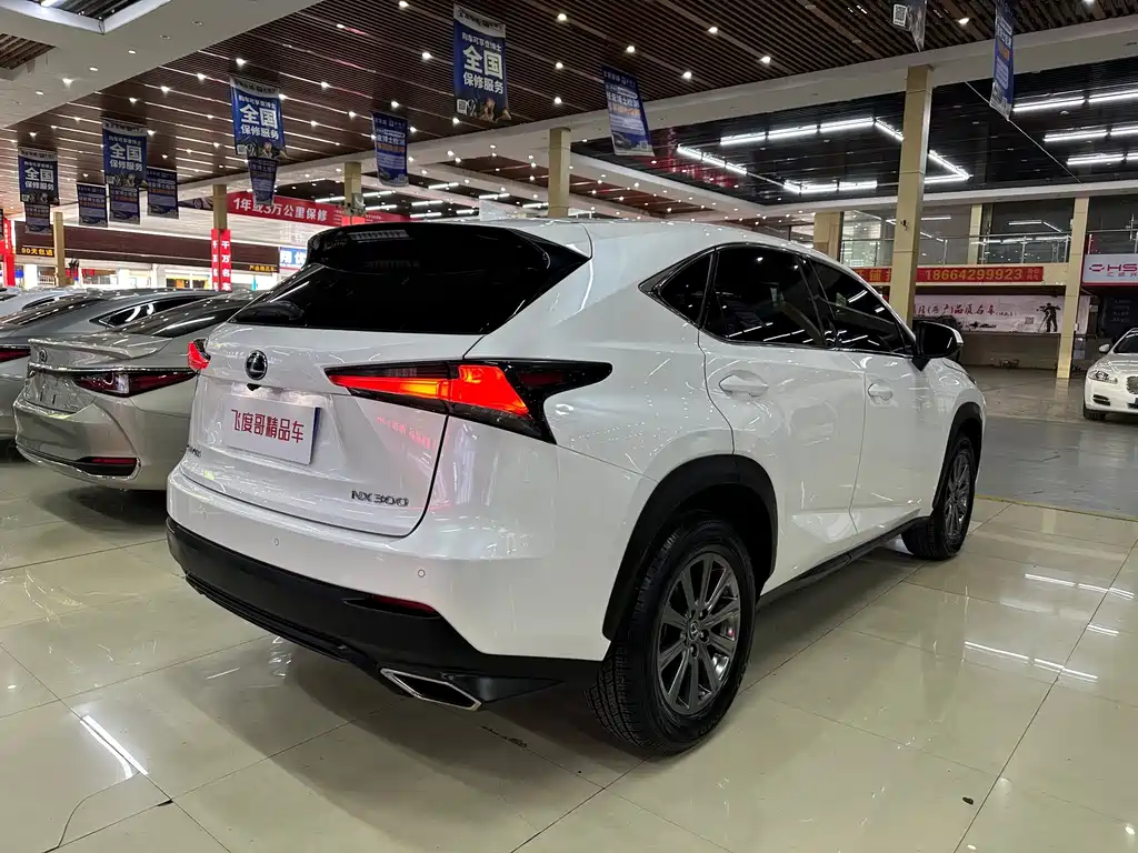 Lexus NX 2018 — фото 7