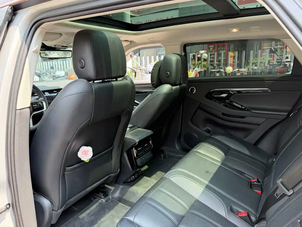 Land Rover Range Rover Evoque 2023 — фото 11