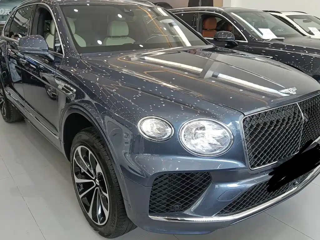 Bentley Bentayga 2024 — фото 1