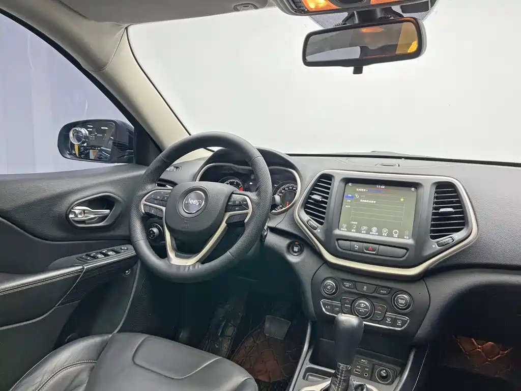 Jeep Cherokee 2017 — фото 23