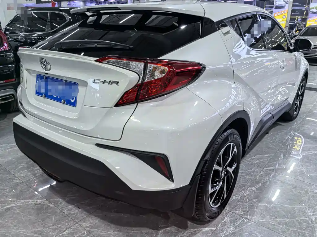 Toyota C-HR 2019 — фото 6