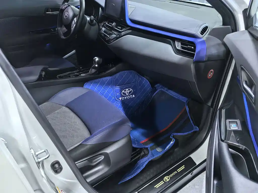 Toyota C-HR 2019 — фото 11
