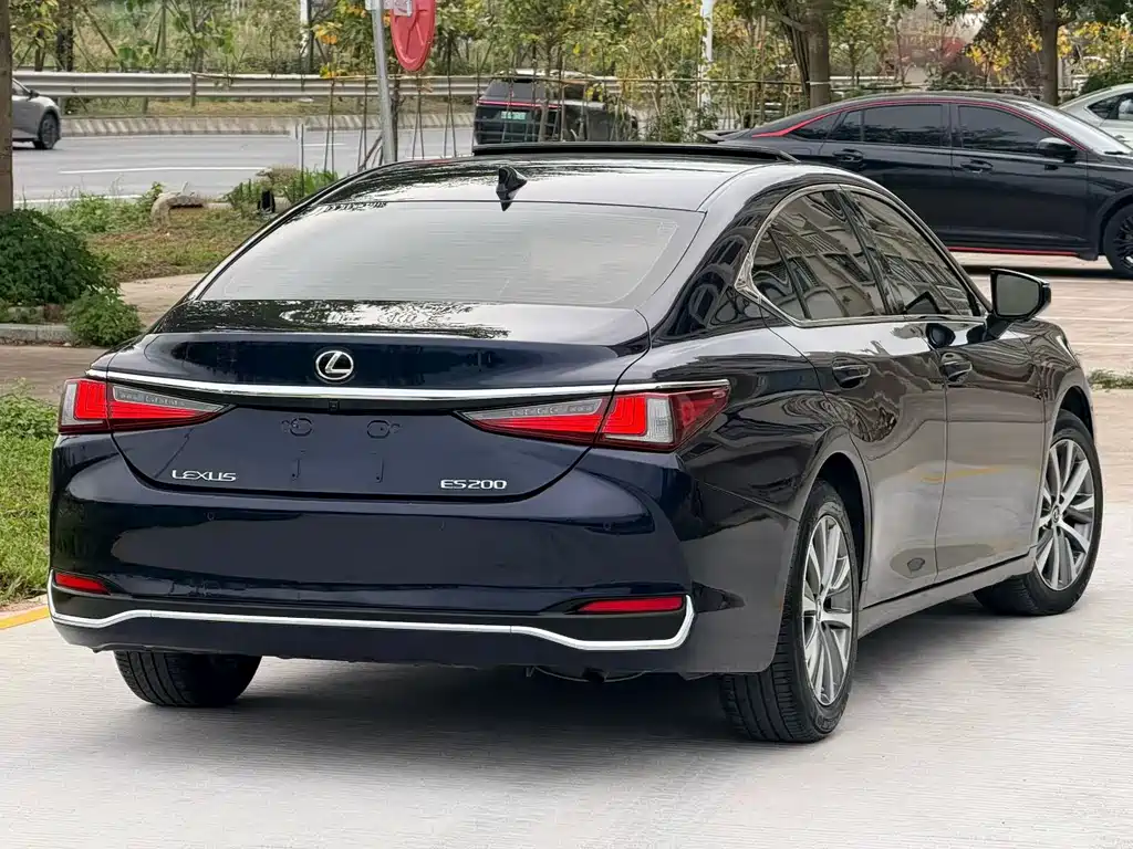 Lexus ES 2020 — фото 9