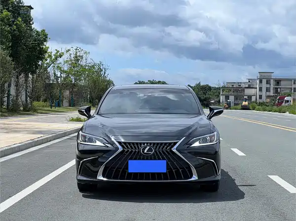 Lexus ES 2023