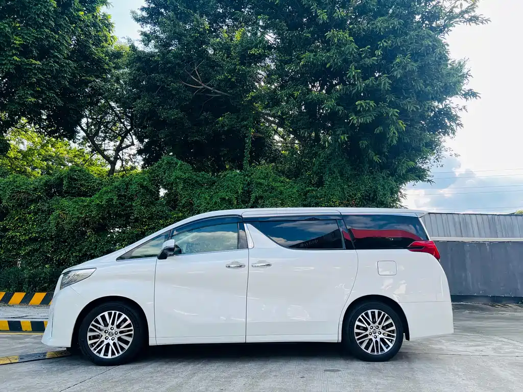 Toyota Alphard 2017 — фото 7