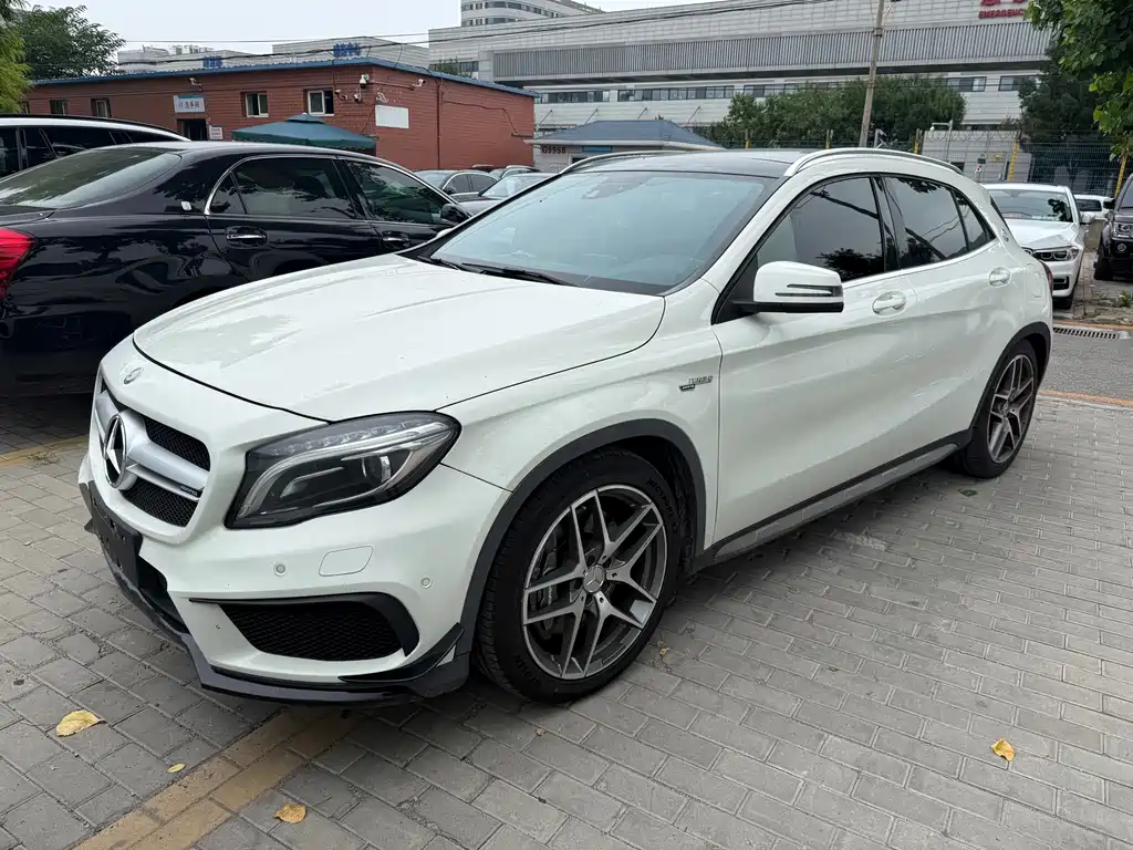 Mercedes-Benz GLA AMG 2015 — фото 1