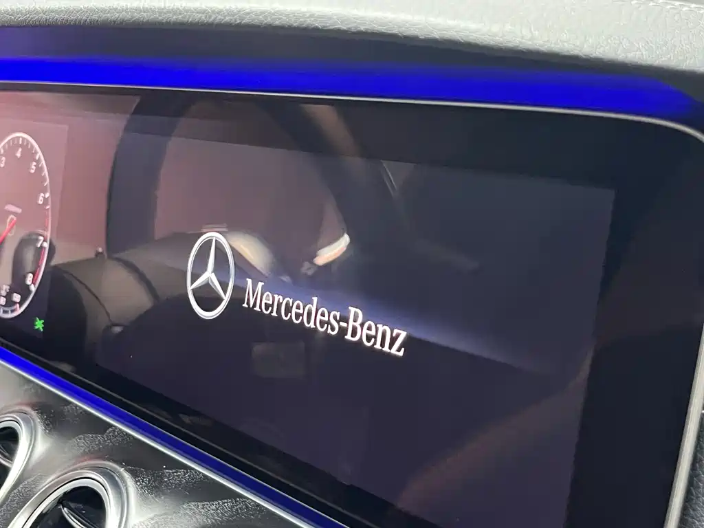 Mercedes-Benz E-Class 2019 — фото 19