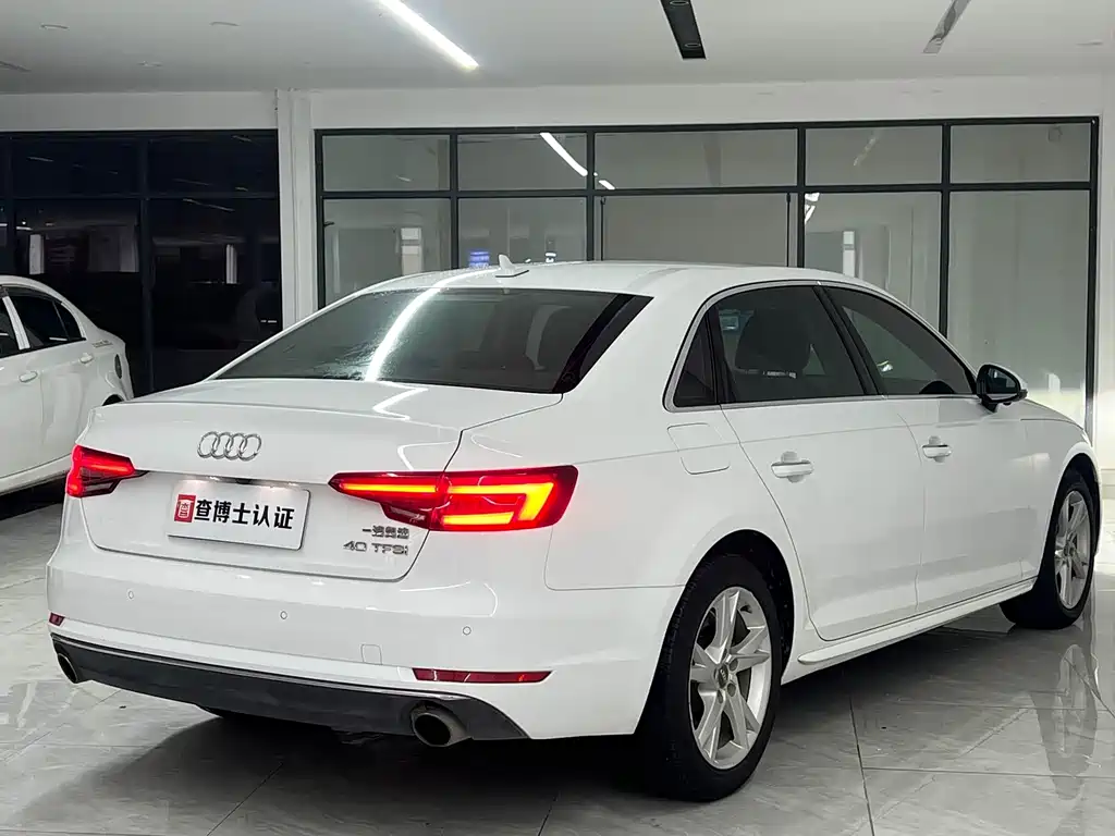 Audi A4L 2018 — фото 14